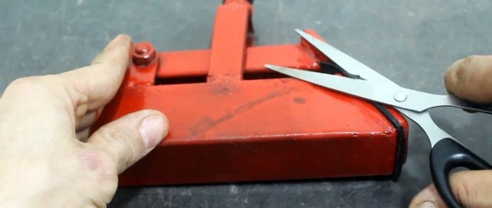 Nu är det bekvämt att slipa knivar, hur man gör en enkel slipanordning