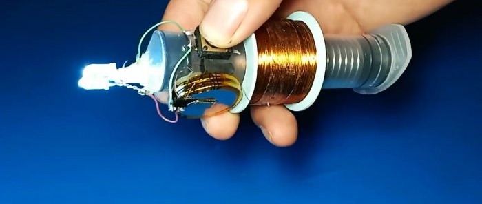 Cách làm đèn pin bằng máy phát điện từ ống tiêm