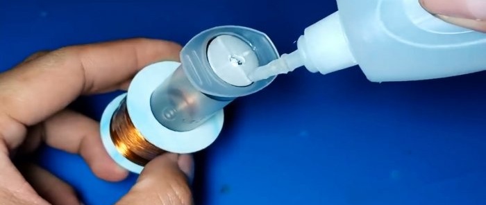 Comment fabriquer une lampe de poche avec un générateur à partir d'une seringue