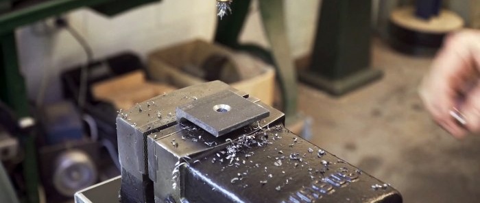 Cara membuat alat untuk memasang rivet palsu dari spring dan galas penyerap hentak