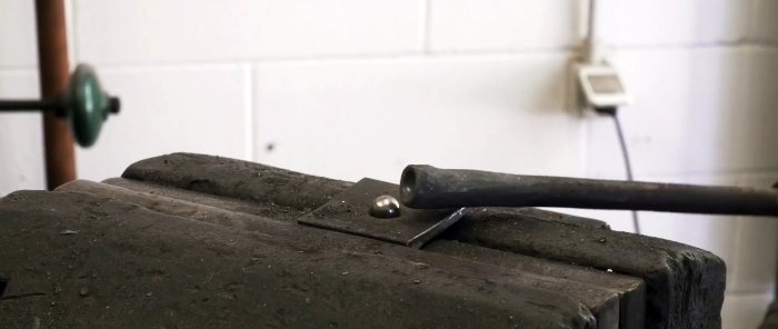 Paano gumawa ng isang tool para sa pag-install ng mga huwad na rivet mula sa isang shock absorber spring at bearing