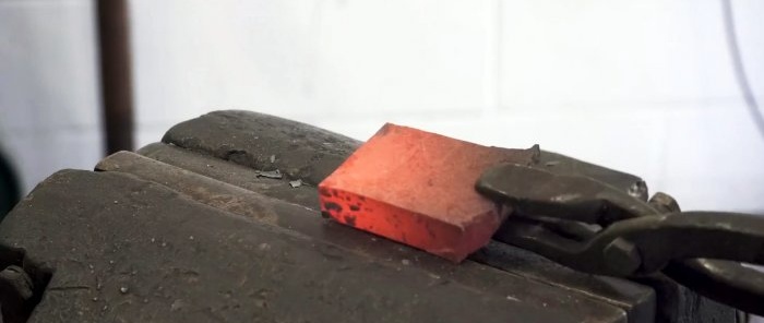 Paano gumawa ng isang tool para sa pag-install ng mga huwad na rivet mula sa isang shock absorber spring at bearing