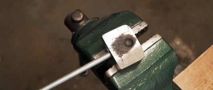Como fazer uma ferramenta para instalar rebites forjados a partir de uma mola e rolamento de amortecedor