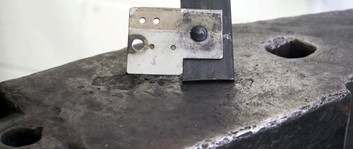 Paano gumawa ng isang tool para sa pag-install ng mga huwad na rivet mula sa isang shock absorber spring at bearing