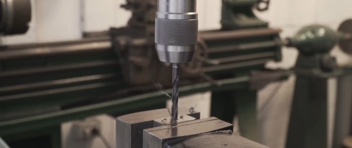Cách chế tạo công cụ lắp đặt đinh tán rèn từ lò xo và ổ trục giảm xóc