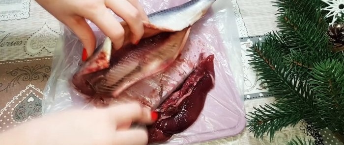 Cara fillet herring tanpa tulang dalam 1 minit