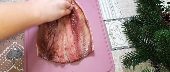 How to fillet a herring without bones in 1 minute