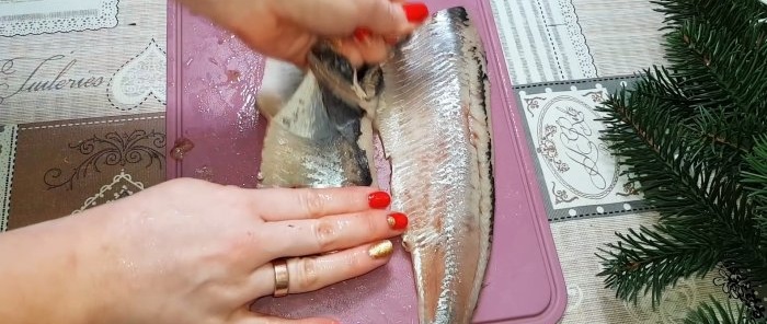 How to fillet a herring without bones in 1 minute