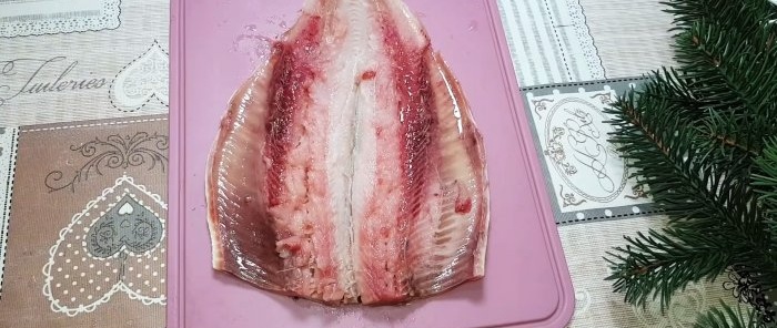 1 dakikada kemiksiz ringa balığı filetosu nasıl yapılır