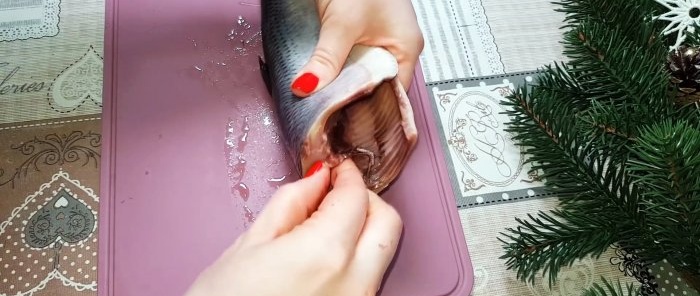 Cómo filetear un arenque sin espinas en 1 minuto