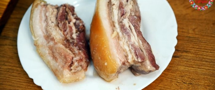 Tüm durumlar için atıştırmalık Salamurada konserve domuz yağı için inanılmaz lezzetli tarif