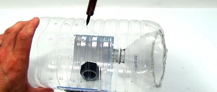 Cómo hacer una trampa para peces capturable con una botella de PET