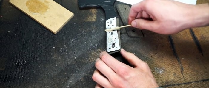 Comment fabriquer une hache de camping légère à partir d'un vieux disque sans forgeage ni traitement thermique