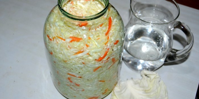 Sauerkraut in Salzlake ist so knusprig