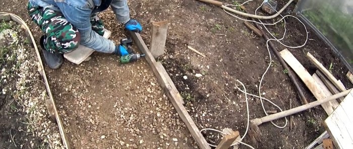 Wykonanie betonowej ścieżki ogrodowej pod kamieniem własnymi rękami nie jest trudne