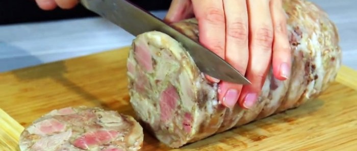 Il suffit de mettre la viande dans une bouteille et d'obtenir des saucisses, rien de plus simple