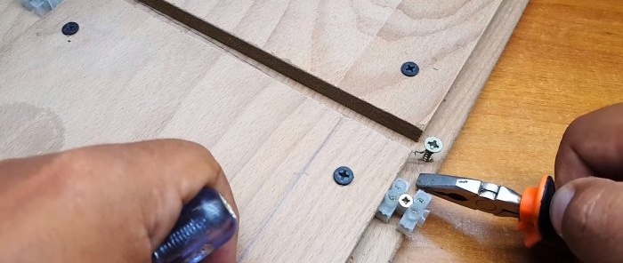 Πώς να φτιάξετε μια ηλεκτρονική θήκη από σωλήνα PVC
