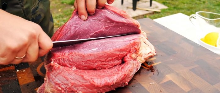 Kaip iškepti 5 kg mėsos duobėje viename gabale