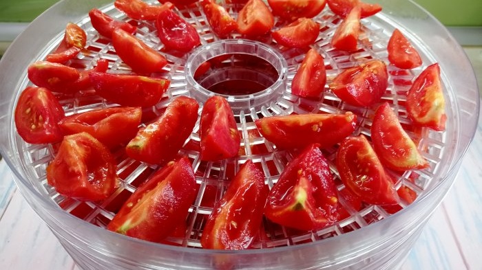 Detta är definitivt det mest kompakta sättet att lagra tomater.