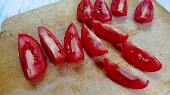 Ini sememangnya cara yang paling padat untuk menyimpan tomato.