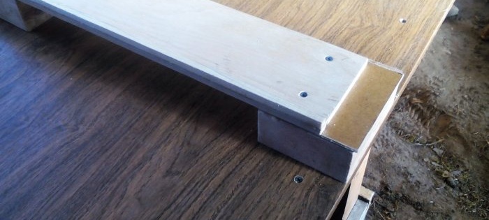 Établi pratique et simple pour découper les planches