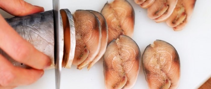 Murmansk-Schmalz oder würzige, leicht gesalzene marinierte Makrele