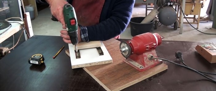 Universal jig para sa hasa ng circular saws gamit ang regular na papel de liha