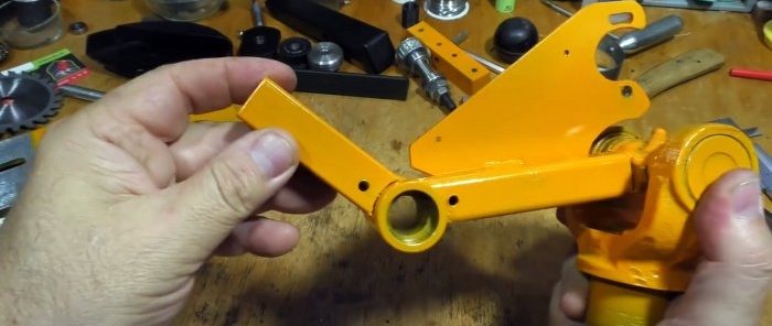 Sådan laver du en lavspændings mini skæremaskine fra et kardankors