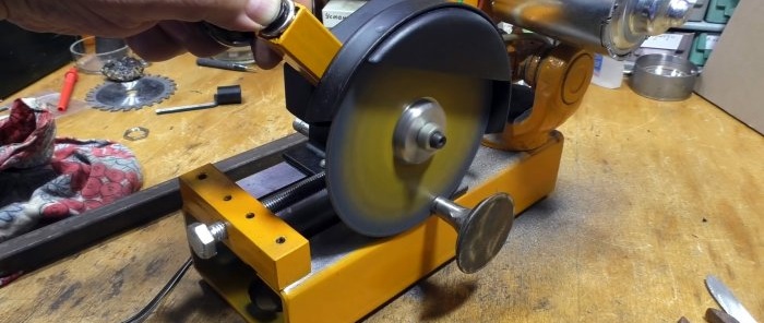 كيفية صنع آلة قطع صغيرة ذات جهد منخفض من صليب كاردان