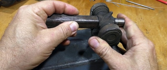 Cómo hacer una mini cortadora de bajo voltaje a partir de una cruz cardán