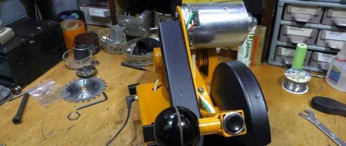 How to make a low-voltage mini cutting machine from a cardan cross