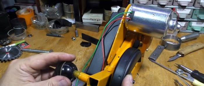 Hogyan készítsünk kisfeszültségű mini vágógépet kardánkeresztből