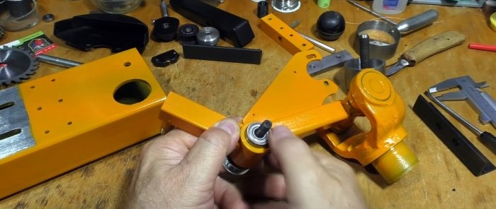 Πώς να φτιάξετε μια μίνι κοπτική μηχανή χαμηλής τάσης από έναν σταυρό καρδάνου