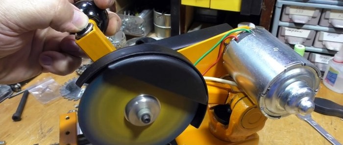 Как да направите нисковолтова мини машина за рязане от кардан кръст