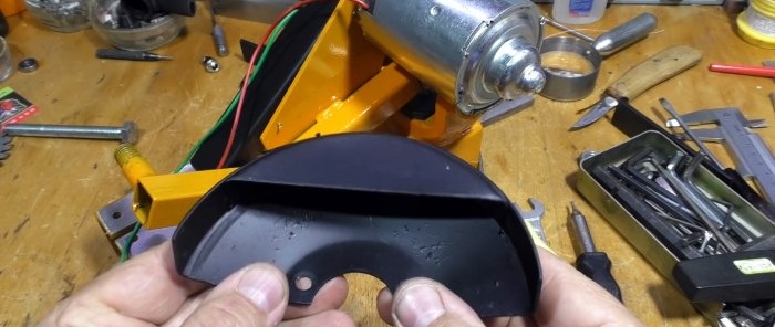 Hur man gör en lågspännings miniskärmaskin från ett kardankors