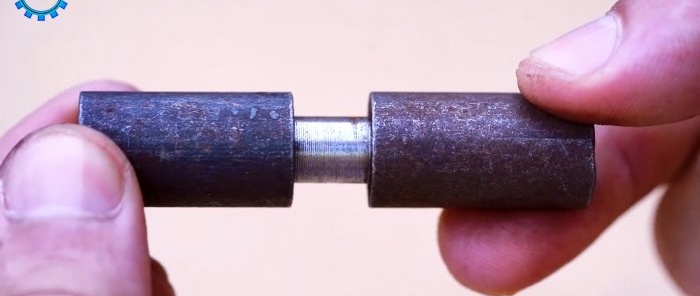 Perforador manual per a llauna amb alicates trencades