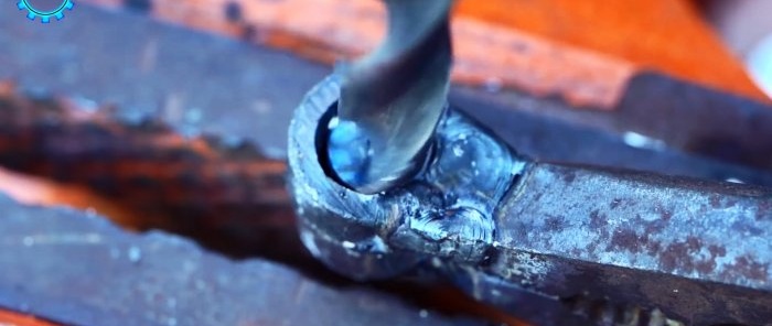 Perforator manual pentru tablă de la clește spart