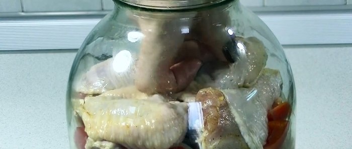 Σούπερ εύκολο και γρήγορο ζουμερό κοτόπουλο σε βάζο χωρίς μαρινάρισμα