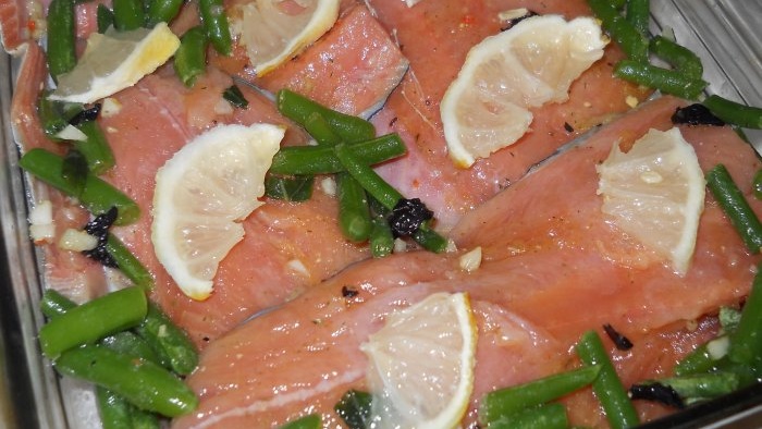 Одличан рецепт за печени ружичасти лосос