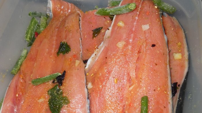 Одличан рецепт за печени ружичасти лосос