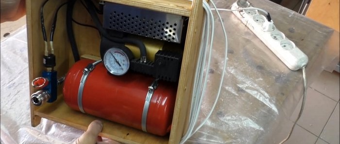 Yangın söndürücüden alıcılı bir mini kompresörün montajı