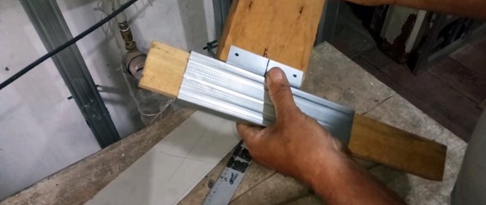 Bagaimana untuk membuat gadai janji terkuat untuk drywall untuk menggantung kabinet bateri atau bar mendatar