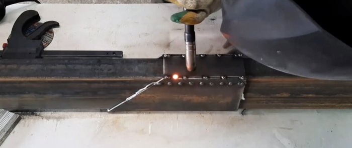 Cómo hacer una plantilla para cortar rápidamente un tubo perfilado en ángulos de 45 y 90 grados