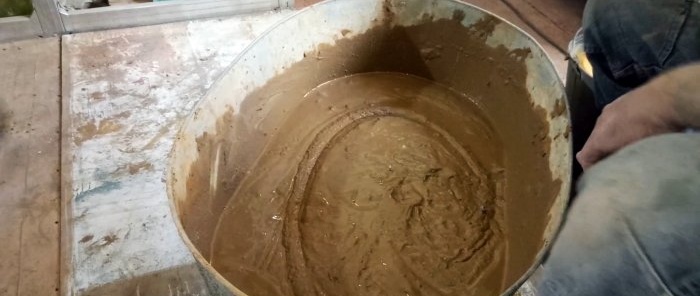 Il segreto per preparare una malta di argilla per la posa di una stufa che non si spezzi