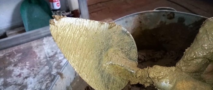 Il segreto per preparare una malta di argilla per la posa di una stufa che non si spezzi