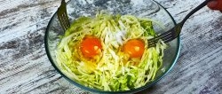 You only need 2 eggs, cabbage and 10 minutes to prepare a wonderful dinner.