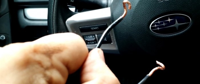 Vājš automašīnas akumulators Lai būtu drošībā, paņemiet līdzi skrūvgriezi