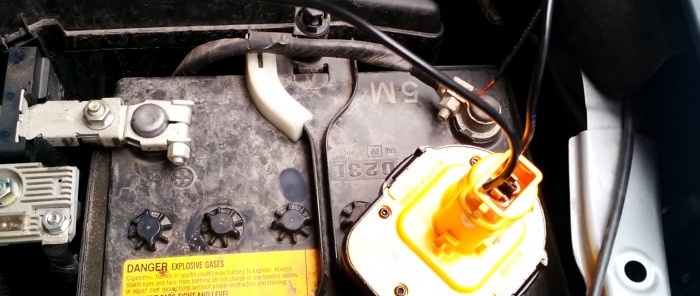 Vājš automašīnas akumulators Lai būtu drošībā, paņemiet līdzi skrūvgriezi