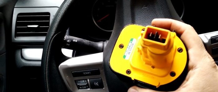 Batterie de voiture faible Emportez un tournevis avec vous par mesure de sécurité