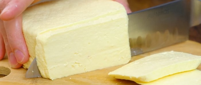 La ricetta più semplice per il formaggio fatto in casa in 10 minuti con soli 3 ingredienti